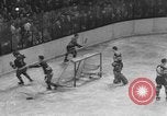 Standbild Eishockeymatch New York United States USA, 1949, aus Sekunde 47 historischem Filmmaterial Videoclip 65675073141
