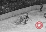 Standbild Eishockeymatch New York United States USA, 1949, aus Sekunde 49 historischem Filmmaterial Videoclip 65675073141