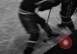 Standbild Eishockeymatch New York United States USA, 1949, aus Sekunde 57 historischem Filmmaterial Videoclip 65675073141