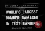 Standbild Y1B-17 Bomber geschleppt nach nosing über bei der Landung Seattle Washington USA, 1936, aus Sekunde 12 historischem Filmmaterial Videoclip 65675073143