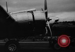 Standbild Y1B-17 Bomber geschleppt nach nosing über bei der Landung Seattle Washington USA, 1936, aus Sekunde 30 historischem Filmmaterial Videoclip 65675073143