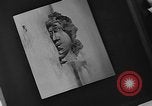 Standbild Malerei Ausstellung New York United States USA, 1936, aus Sekunde 32 historischem Filmmaterial Videoclip 65675073144