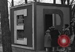 Standbild Kinder in der Werkstatt Santa Claus Indiana USA, 1936, aus Sekunde 44 historischem Filmmaterial Videoclip 65675073146
