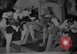 Standbild Kinder in der Werkstatt Santa Claus Indiana USA, 1936, aus Sekunde 51 historischem Filmmaterial Videoclip 65675073146