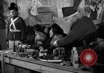 Standbild Kinder in der Werkstatt Santa Claus Indiana USA, 1936, aus Sekunde 54 historischem Filmmaterial Videoclip 65675073146