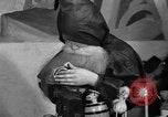 Standbild Kinder in der Werkstatt Santa Claus Indiana USA, 1936, aus Sekunde 58 historischem Filmmaterial Videoclip 65675073146