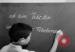 Immagine di I bambini tibetani Baden-Wurttemberg Germania, 1963, secondo 55 filmato di repertorio 65675073168
