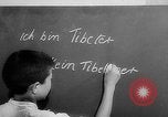 Immagine di I bambini tibetani Baden-Wurttemberg Germania, 1963, secondo 57 filmato di repertorio 65675073168