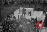 Immagine di Inaugurazione della statua La Grecia, 1963, secondo 17 filmato di repertorio 65675073169