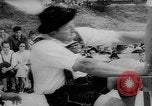 Immagine di Dito wrestling Baviera Germania, 1963, secondo 12 filmato di repertorio 65675073171