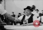 Immagine di Dito wrestling Baviera Germania, 1963, secondo 20 filmato di repertorio 65675073171