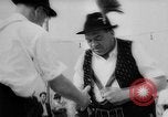 Immagine di Dito wrestling Baviera Germania, 1963, secondo 22 filmato di repertorio 65675073171