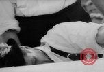 Immagine di Dito wrestling Baviera Germania, 1963, secondo 45 filmato di repertorio 65675073171