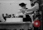 Immagine di Dito wrestling Baviera Germania, 1963, secondo 52 filmato di repertorio 65675073171