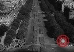 Image Défilé de libération Paris France, 1945, de la seconde 9 séquences d'archives historiques vidéo 65675073175