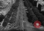 Image Défilé de libération Paris France, 1945, de la seconde 10 séquences d'archives historiques vidéo 65675073175