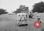 Standbild Präsident Dwight D Eisenhower spielt Golf Pebble Beach California USA, 1955, aus Sekunde 17 historischem Filmmaterial Videoclip 65675073187