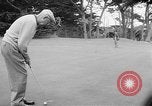Standbild Präsident Dwight D Eisenhower spielt Golf Pebble Beach California USA, 1955, aus Sekunde 26 historischem Filmmaterial Videoclip 65675073187