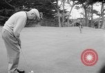 Standbild Präsident Dwight D Eisenhower spielt Golf Pebble Beach California USA, 1955, aus Sekunde 27 historischem Filmmaterial Videoclip 65675073187