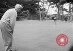Standbild Präsident Dwight D Eisenhower spielt Golf Pebble Beach California USA, 1955, aus Sekunde 30 historischem Filmmaterial Videoclip 65675073187