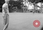 Standbild Präsident Dwight D Eisenhower spielt Golf Pebble Beach California USA, 1955, aus Sekunde 32 historischem Filmmaterial Videoclip 65675073187