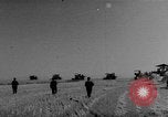 Standbild französischer Soldaten Meskiana Gemeinde Algerien, 1958, aus Sekunde 1 historischem Filmmaterial Videoclip 65675073189