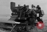 Standbild französischer Soldaten Meskiana Gemeinde Algerien, 1958, aus Sekunde 16 historischem Filmmaterial Videoclip 65675073189