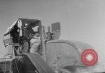 Standbild französischer Soldaten Meskiana Gemeinde Algerien, 1958, aus Sekunde 32 historischem Filmmaterial Videoclip 65675073189