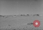 Standbild Öl bohren Algerien, 1958, aus Sekunde 33 historischem Filmmaterial Videoclip 65675073194