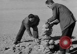 Standbild Öl bohren Algerien, 1958, aus Sekunde 43 historischem Filmmaterial Videoclip 65675073194
