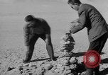 Standbild Öl bohren Algerien, 1958, aus Sekunde 45 historischem Filmmaterial Videoclip 65675073194