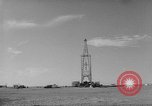 Standbild Öl bohren Algerien, 1958, aus Sekunde 50 historischem Filmmaterial Videoclip 65675073194