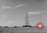Standbild Öl bohren Algerien, 1958, aus Sekunde 53 historischem Filmmaterial Videoclip 65675073194