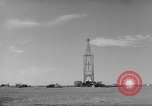 Standbild Öl bohren Algerien, 1958, aus Sekunde 54 historischem Filmmaterial Videoclip 65675073194
