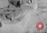 Standbild Öl bohren Algerien, 1958, aus Sekunde 62 historischem Filmmaterial Videoclip 65675073194