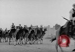 Image Meharistes le Hoggar Algérie, 1954, de la seconde 4 séquences d'archives historiques vidéo 65675073200