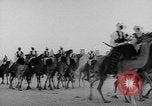 Image Meharistes le Hoggar Algérie, 1954, de la seconde 6 séquences d'archives historiques vidéo 65675073200