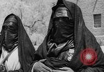 Image Meharistes le Hoggar Algérie, 1954, de la seconde 16 séquences d'archives historiques vidéo 65675073200
