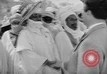 Image Meharistes le Hoggar Algérie, 1954, de la seconde 17 séquences d'archives historiques vidéo 65675073200