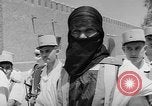 Image Meharistes le Hoggar Algérie, 1954, de la seconde 21 séquences d'archives historiques vidéo 65675073200