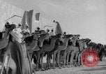 Image Meharistes le Hoggar Algérie, 1954, de la seconde 24 séquences d'archives historiques vidéo 65675073200