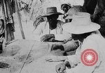 Immagine di Natives gamble Haiti West Indies, 1925, secondo 20 filmato di repertorio 65675073254