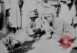 Immagine di Natives gamble Haiti West Indies, 1925, secondo 36 filmato di repertorio 65675073254
