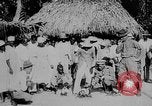 Immagine di Natives gamble Haiti West Indies, 1925, secondo 38 filmato di repertorio 65675073254