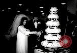 Standbild Elvis Presley heiratet Priscilla Beaulieu Ann Las Vegas Nevada USA, 1967, aus Sekunde 4 historischem Filmmaterial Videoclip 65675073282
