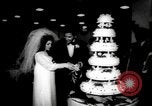 Standbild Elvis Presley heiratet Priscilla Beaulieu Ann Las Vegas Nevada USA, 1967, aus Sekunde 5 historischem Filmmaterial Videoclip 65675073282
