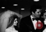 Standbild Elvis Presley heiratet Priscilla Beaulieu Ann Las Vegas Nevada USA, 1967, aus Sekunde 13 historischem Filmmaterial Videoclip 65675073282