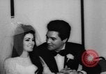 Standbild Elvis Presley heiratet Priscilla Beaulieu Ann Las Vegas Nevada USA, 1967, aus Sekunde 15 historischem Filmmaterial Videoclip 65675073282