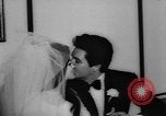 Standbild Elvis Presley heiratet Priscilla Beaulieu Ann Las Vegas Nevada USA, 1967, aus Sekunde 20 historischem Filmmaterial Videoclip 65675073282