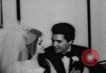 Standbild Elvis Presley heiratet Priscilla Beaulieu Ann Las Vegas Nevada USA, 1967, aus Sekunde 21 historischem Filmmaterial Videoclip 65675073282